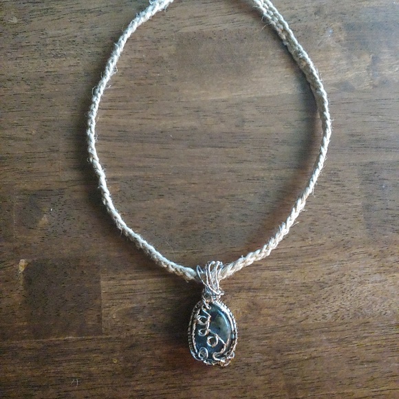 SALE✨NEW✨Labradorite Pendant Necklace - Picture 4 of 9